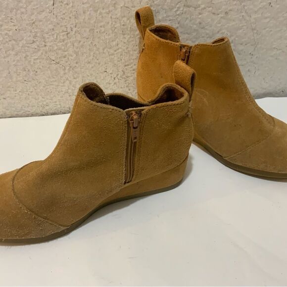 TOMS Youth Suede Wedge Booties size 1.5 - Picture 4 of 11